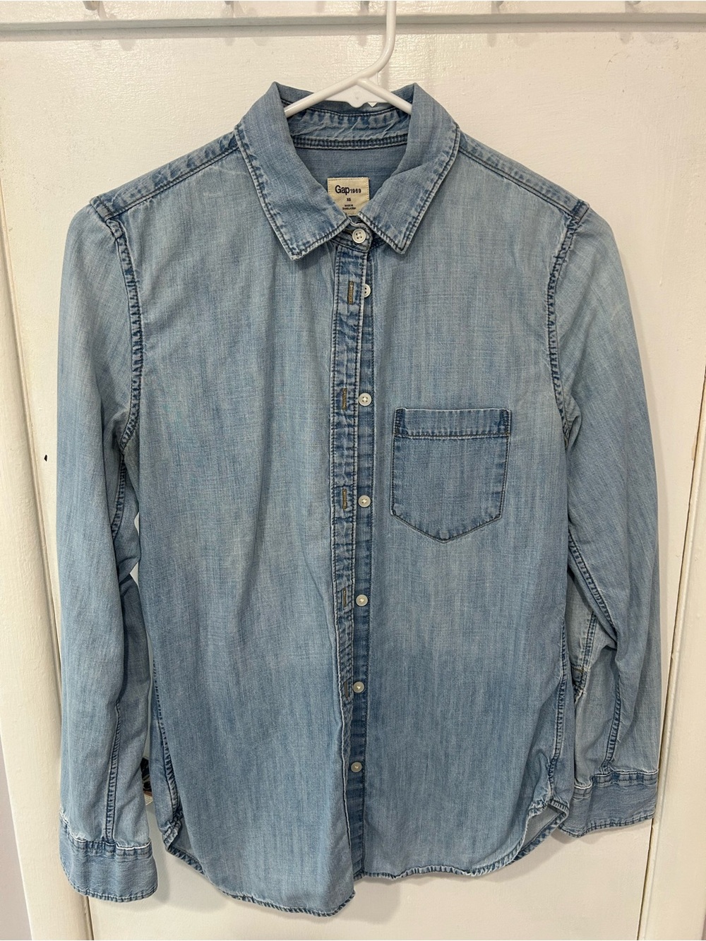 Gap Women’s Light Blue Denim Oxford Shirt